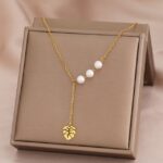 Leaf-Pearl  Chain Necklace Gold color