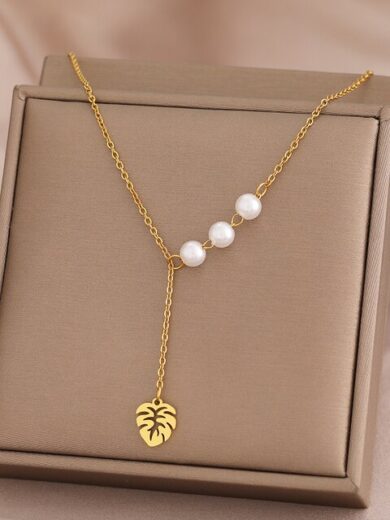 Leaf-Pearl  Chain Necklace Gold color